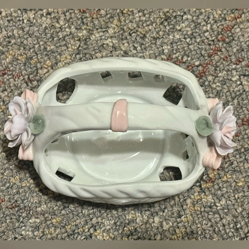 Sculpted Porcelain 3D Floral Basket & Bud Vase Vintage  Set